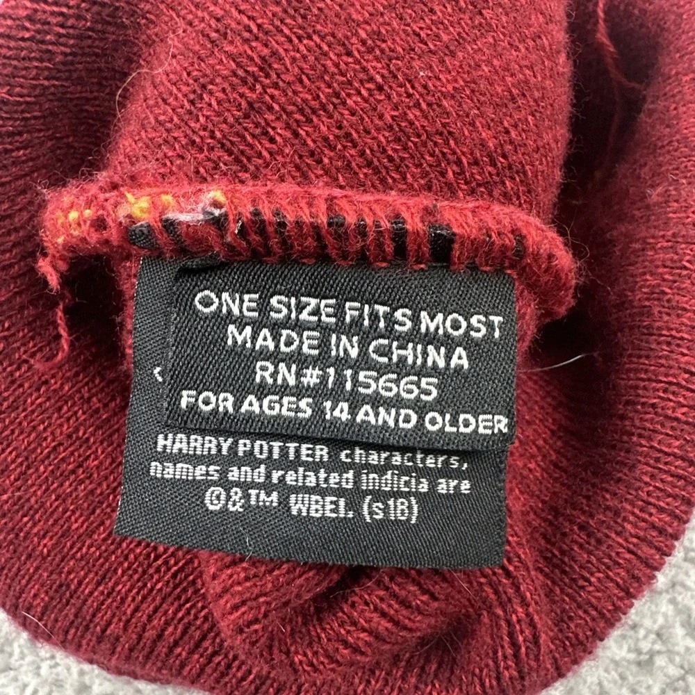 Harry Potter Hogwarts Alumni Winter Hat Pom Pom Beanie Embroidered‎ One Size